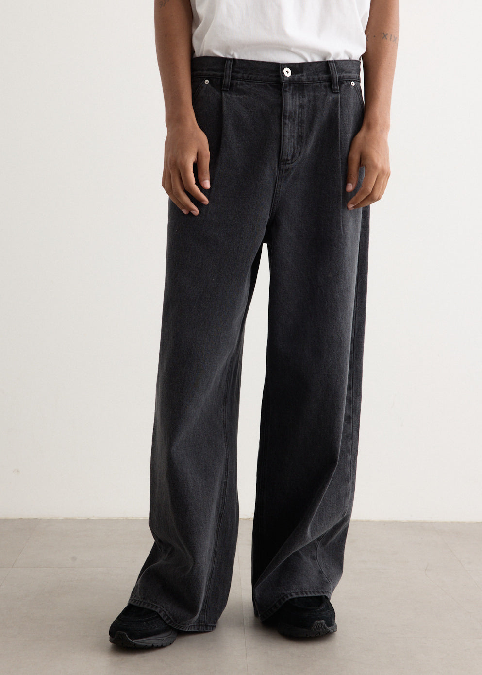 Dragline Pleated Jeans