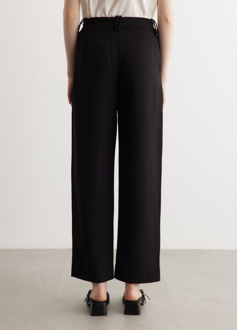 Light Twill Suiting Relaxed Pleated Pants