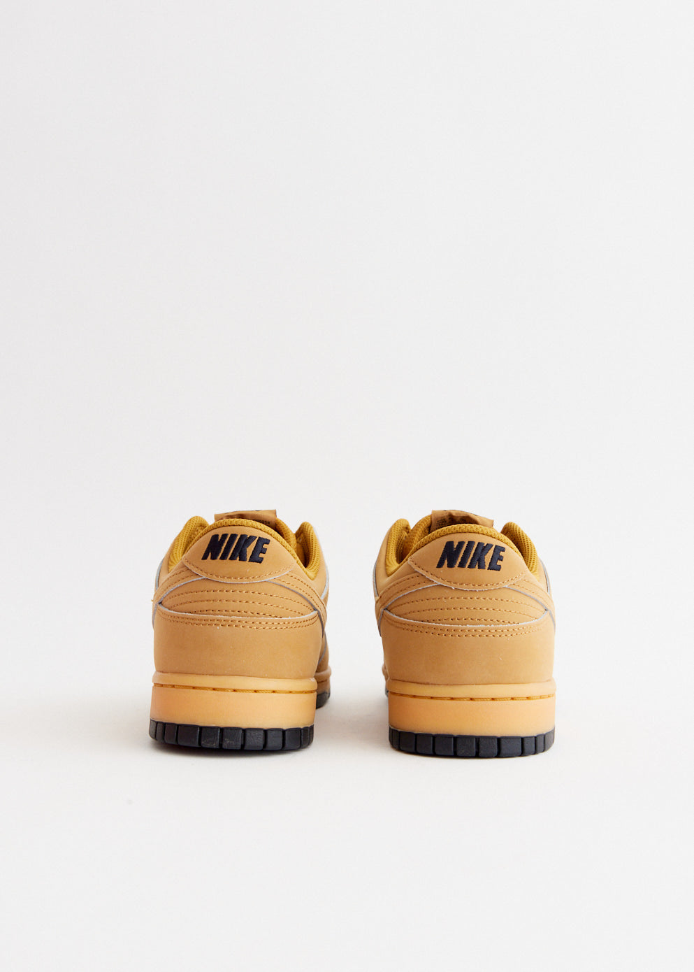 Dunk Low Retro SE 'Wheat' Sneakers