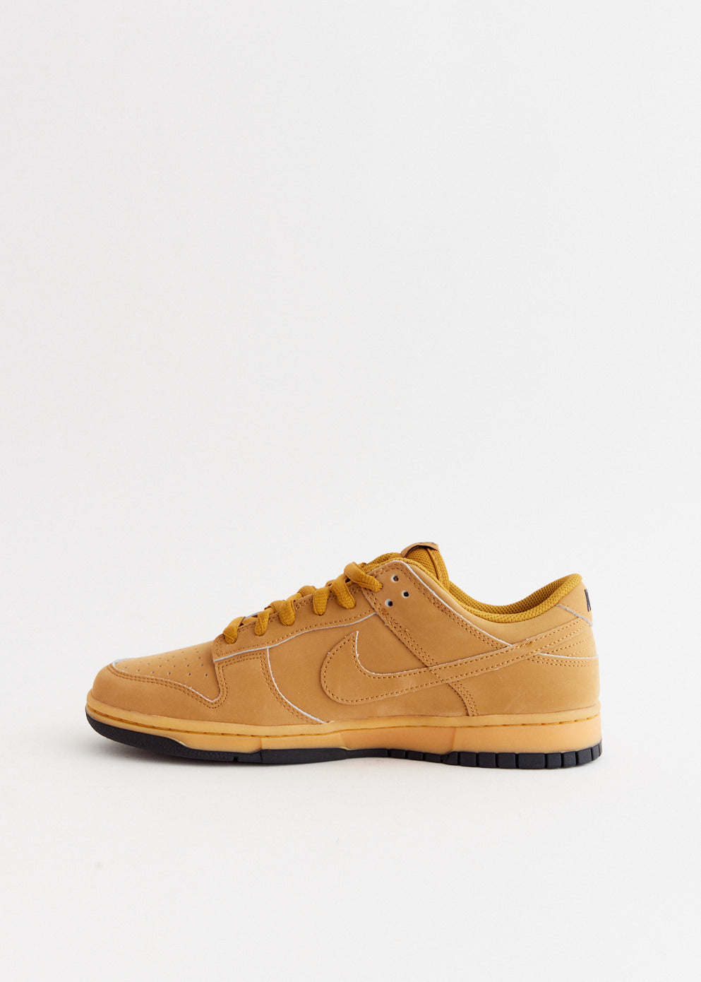 Dunk Low Retro SE 'Wheat' Sneakers