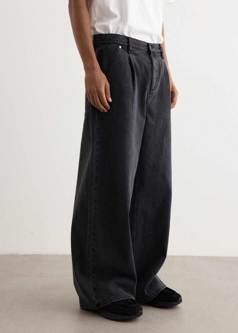 Dragline Pleated Jeans