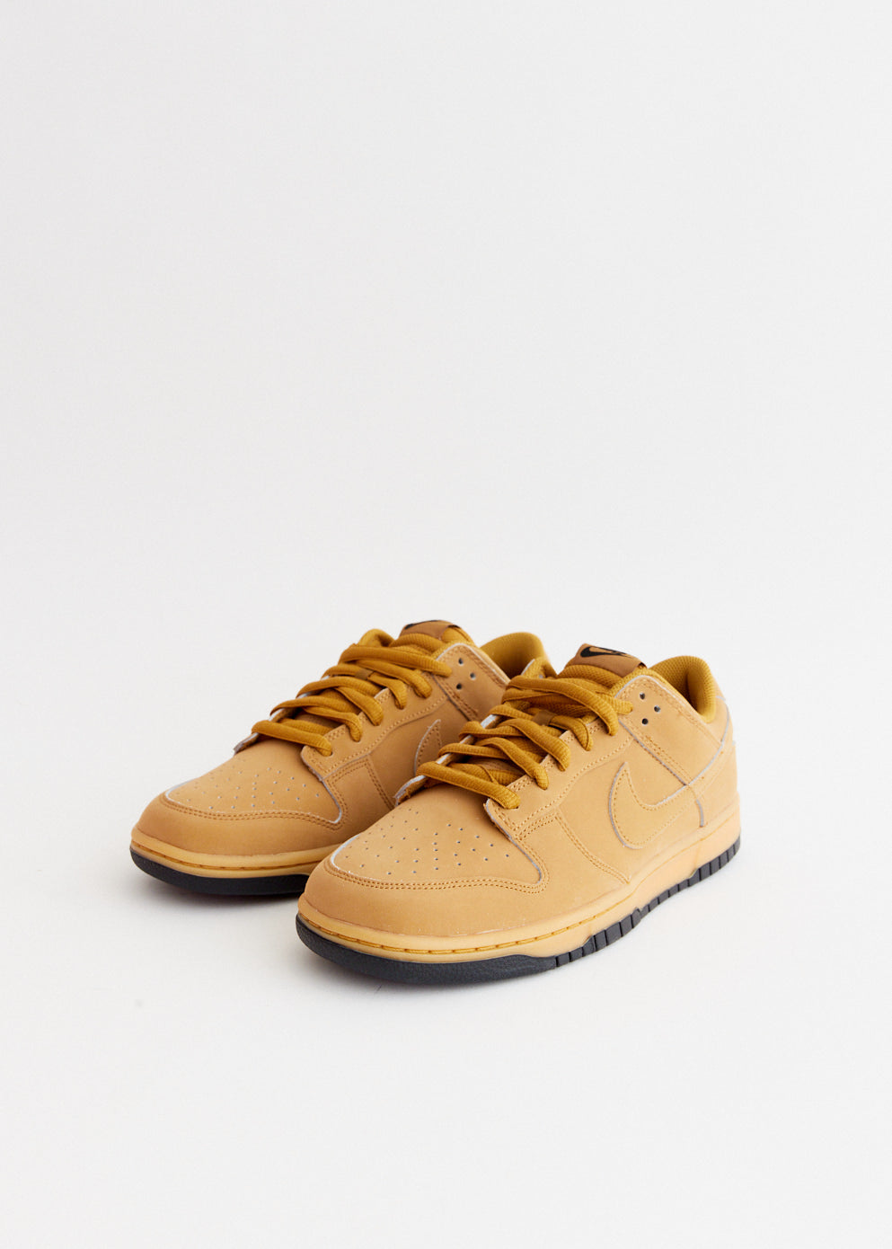 Dunk Low Retro SE 'Wheat' Sneakers