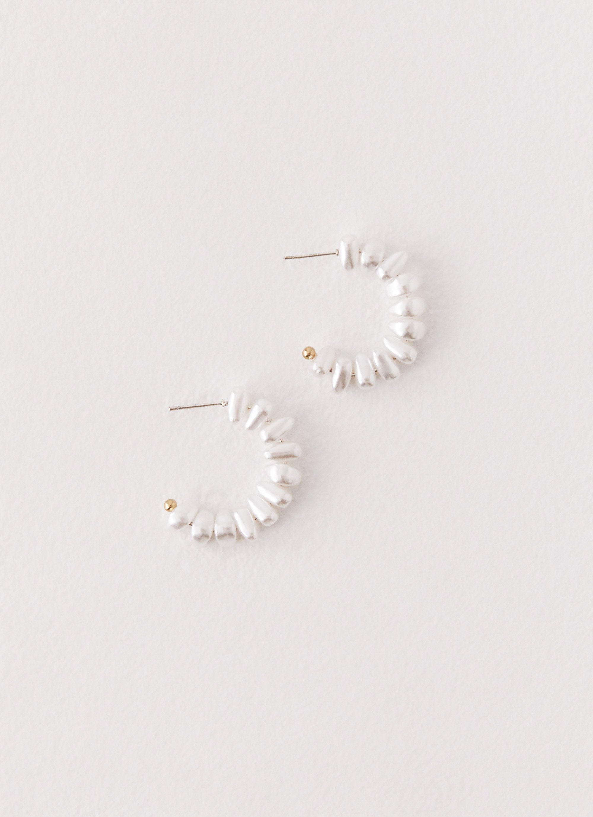 Delight Hoop Earrings - Pearl