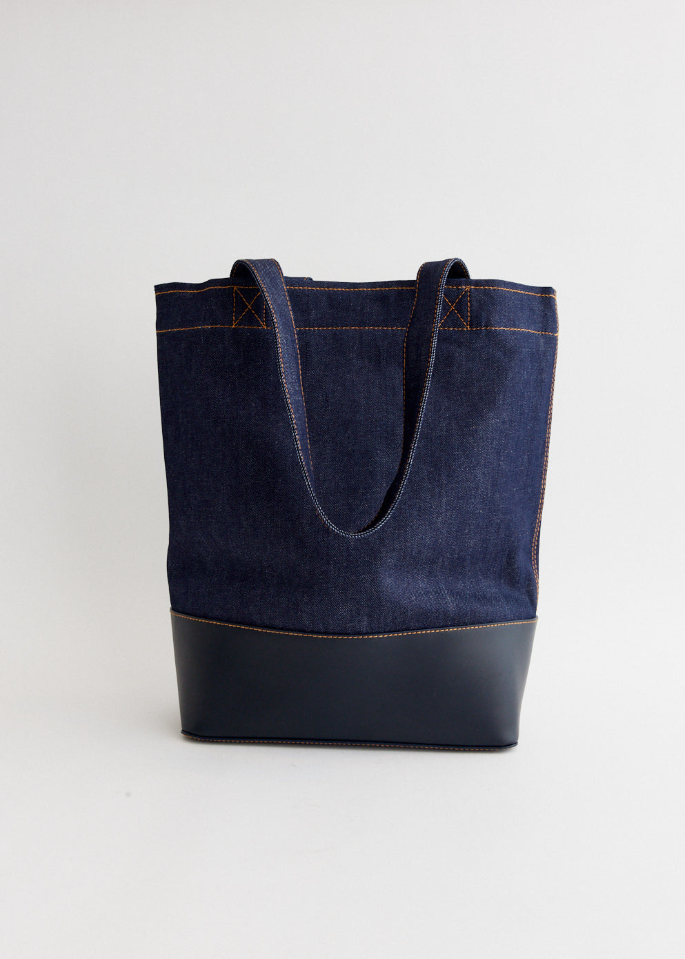 Axel Tote