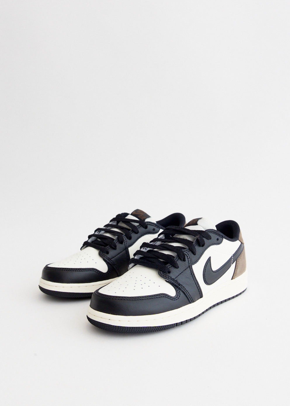 Air Jordan 1 Retro Low OG 'Mocha' Sneakers (GS)